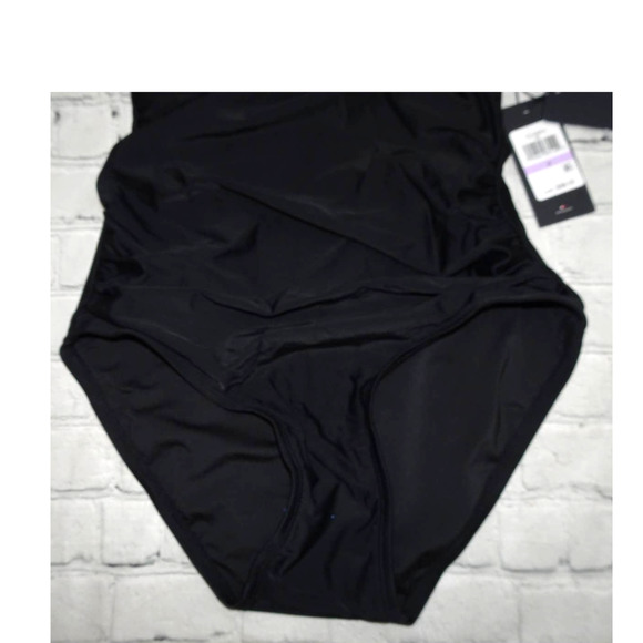 Tommy Hilfiger Plunging Halter Tummy-Control One-Piece Swimsuit, Size 6 - Picture 8 of 9